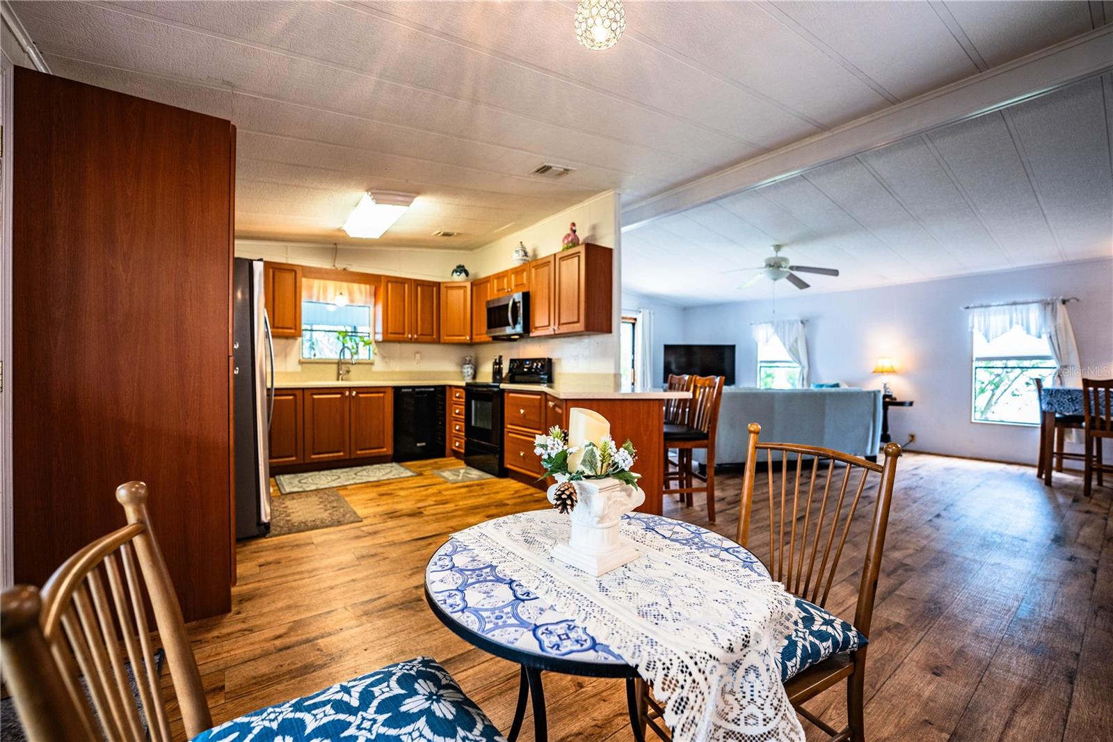 FLORAL LAKES - Residential