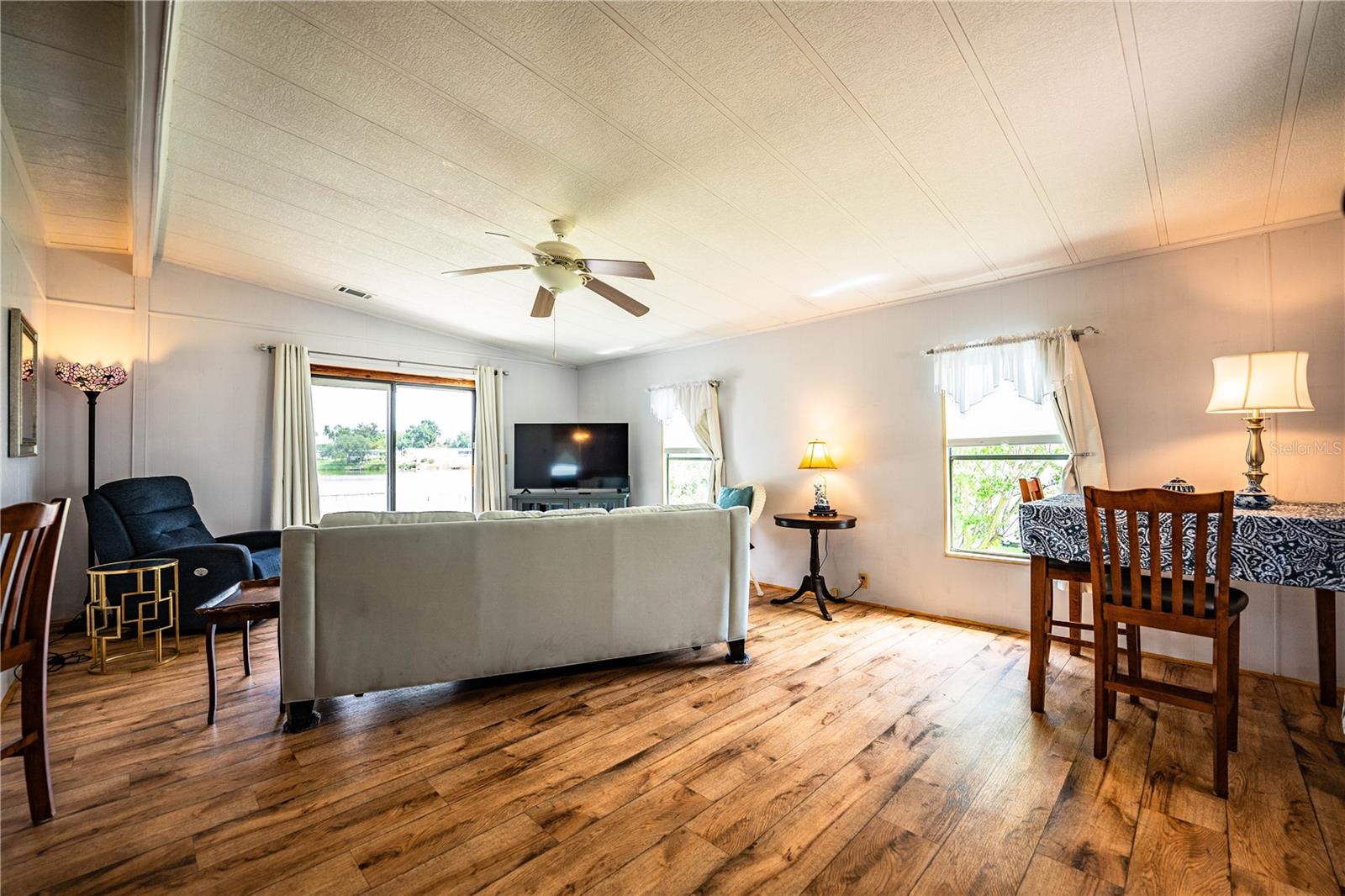 FLORAL LAKES - Residential