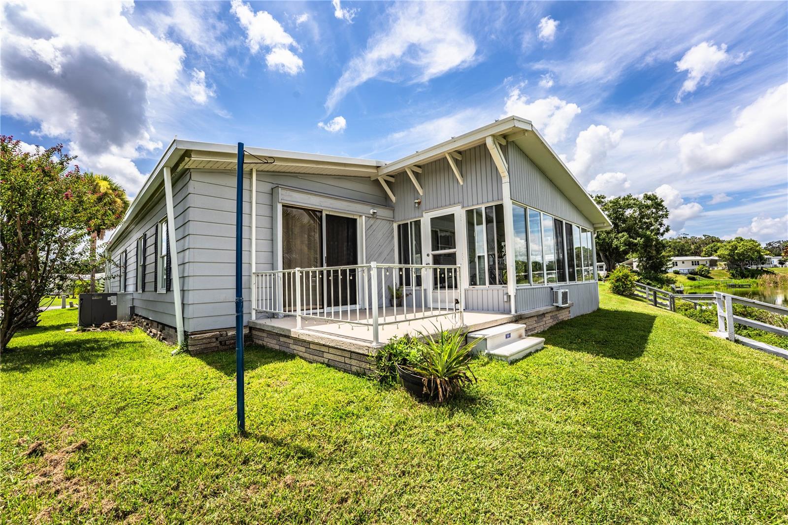 FLORAL LAKES - Residential