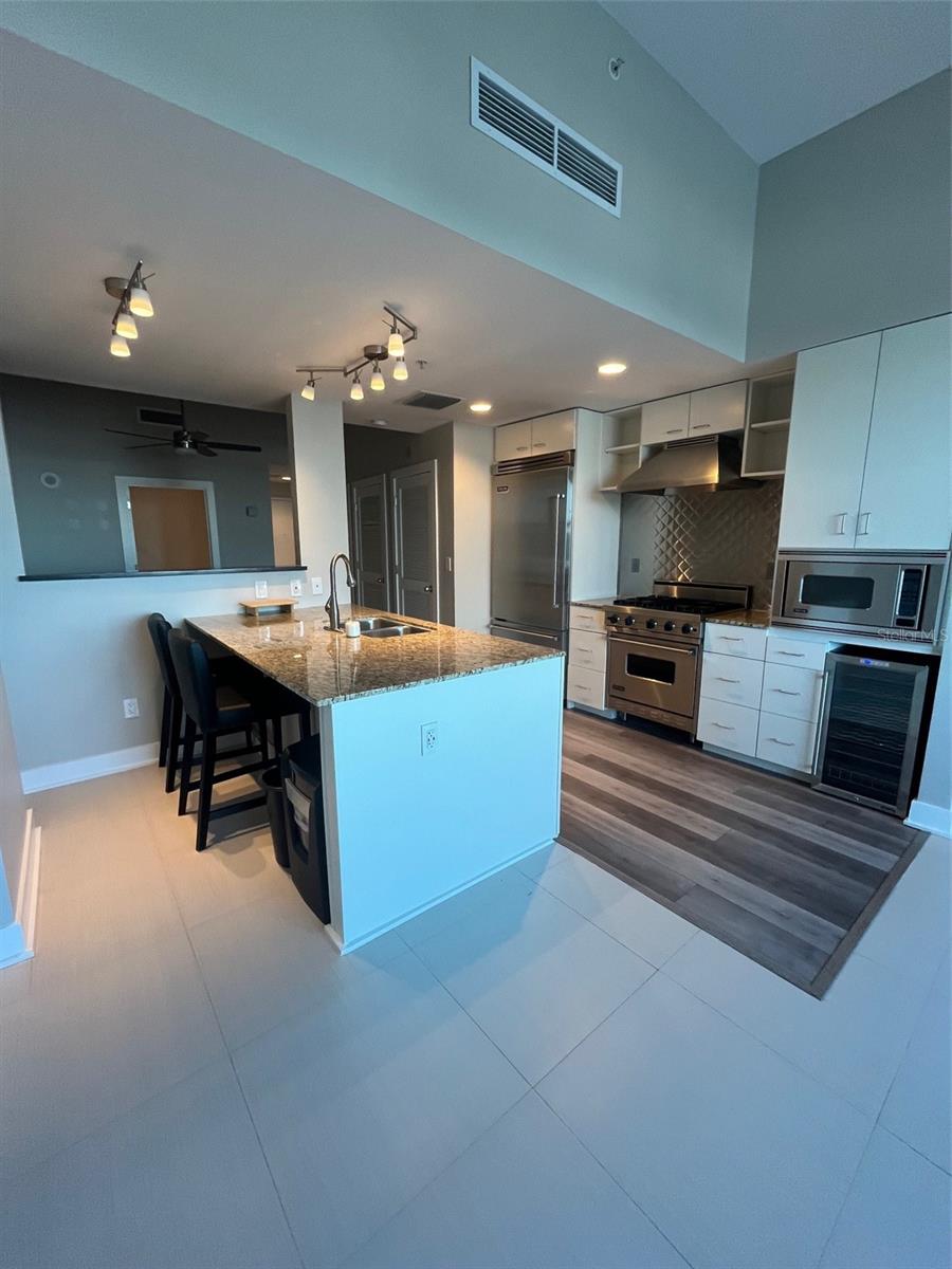 GRAND CENTRAL AT KENNEDY RESID - Residential Lease