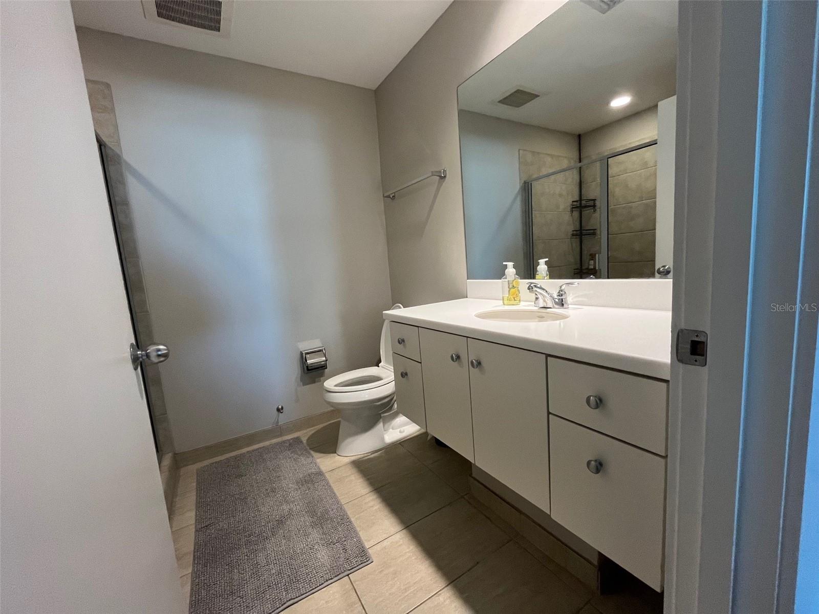 GRAND CENTRAL AT KENNEDY RESID - Residential Lease