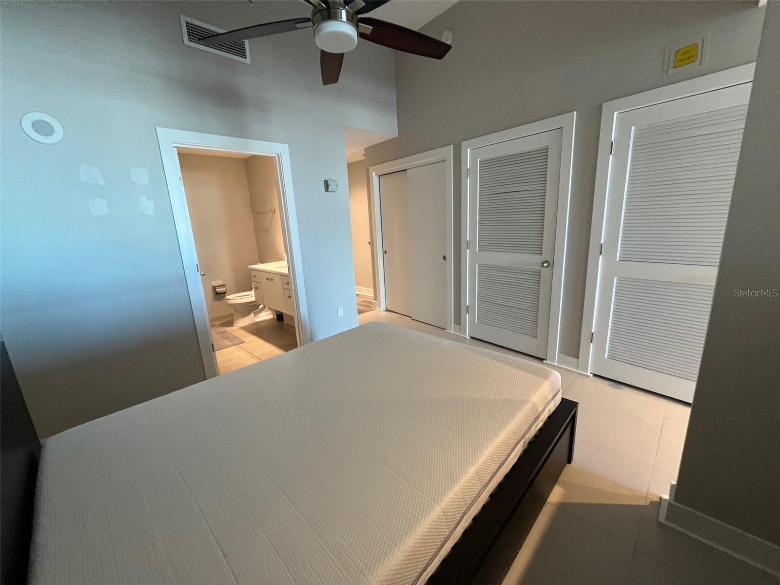 GRAND CENTRAL AT KENNEDY RESID - Residential Lease