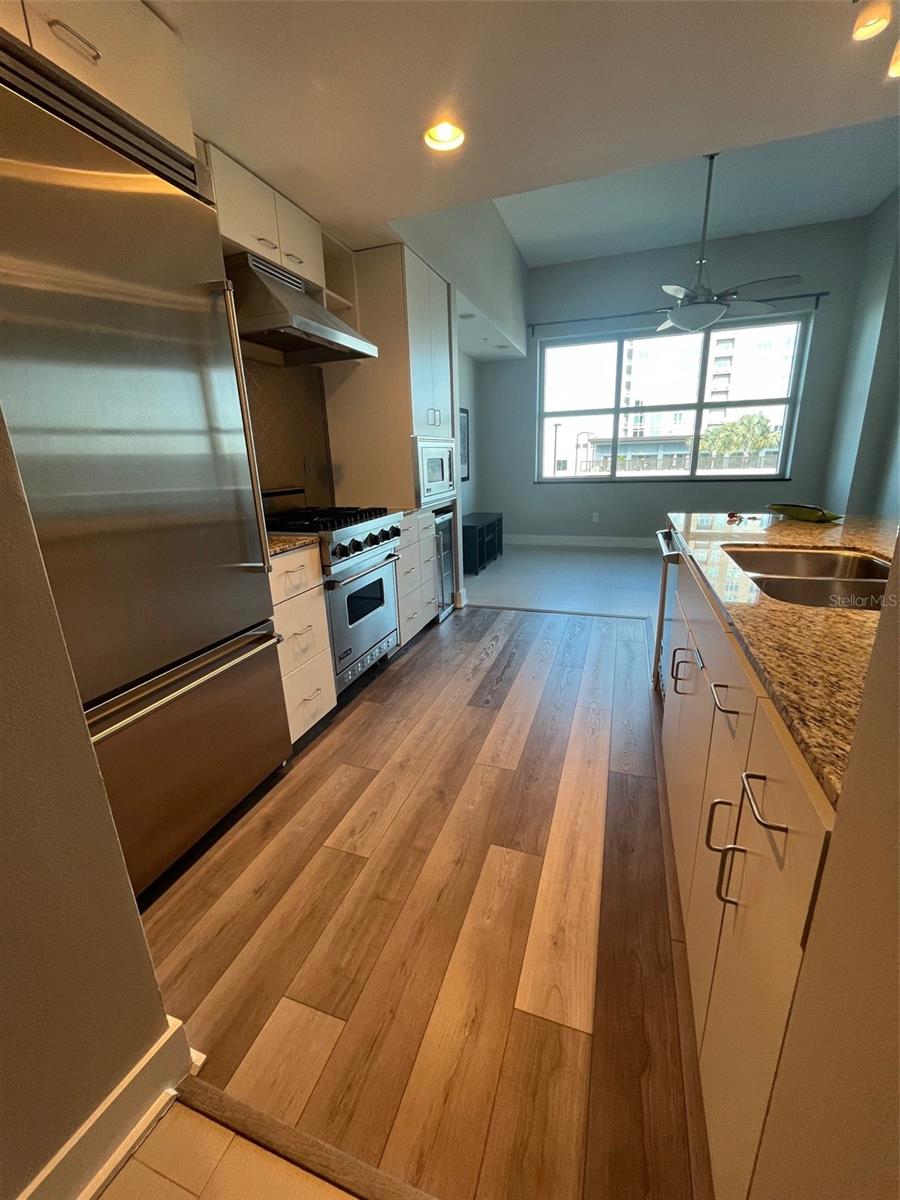 GRAND CENTRAL AT KENNEDY RESID - Residential Lease