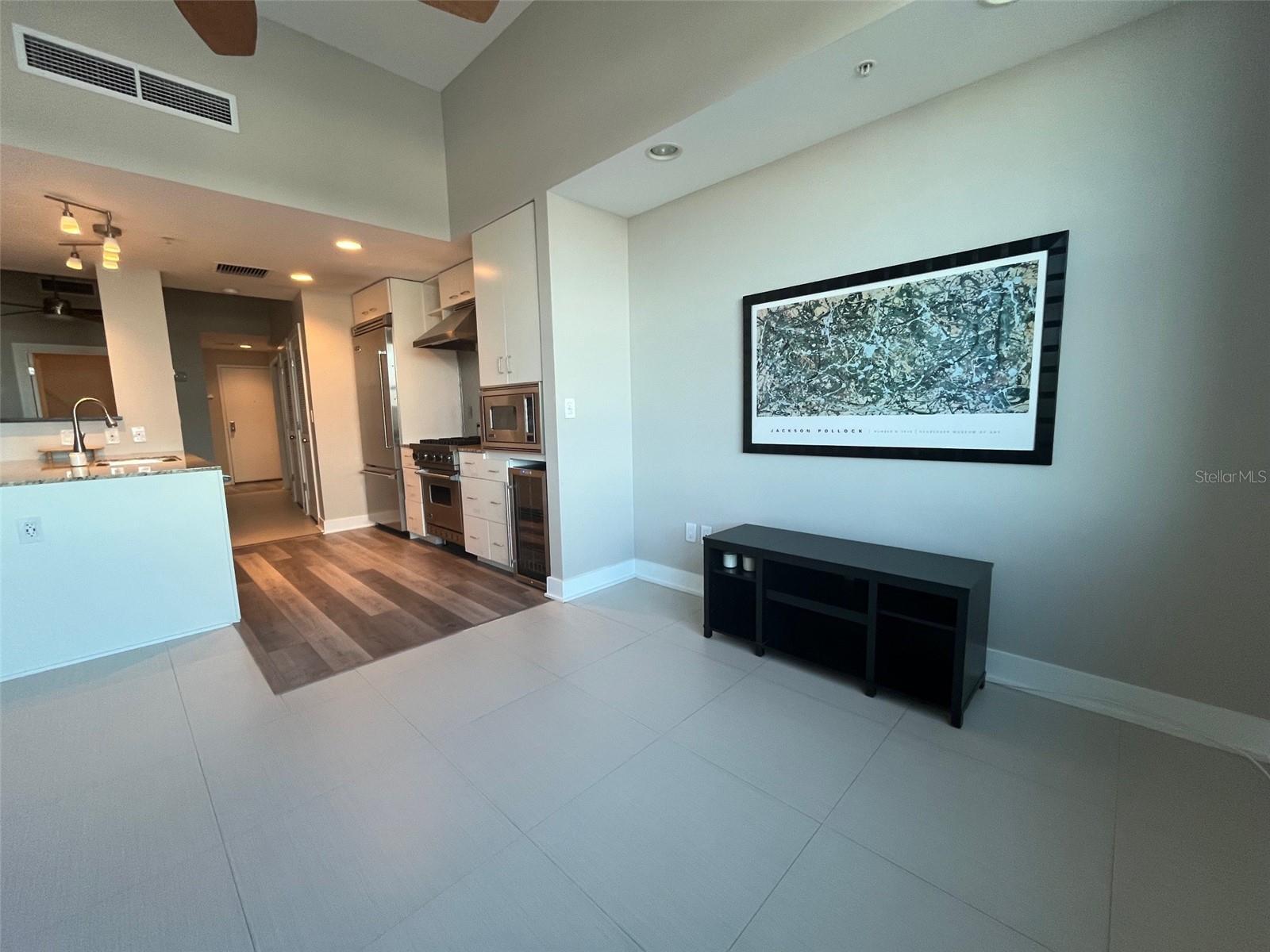 GRAND CENTRAL AT KENNEDY RESID - Residential Lease