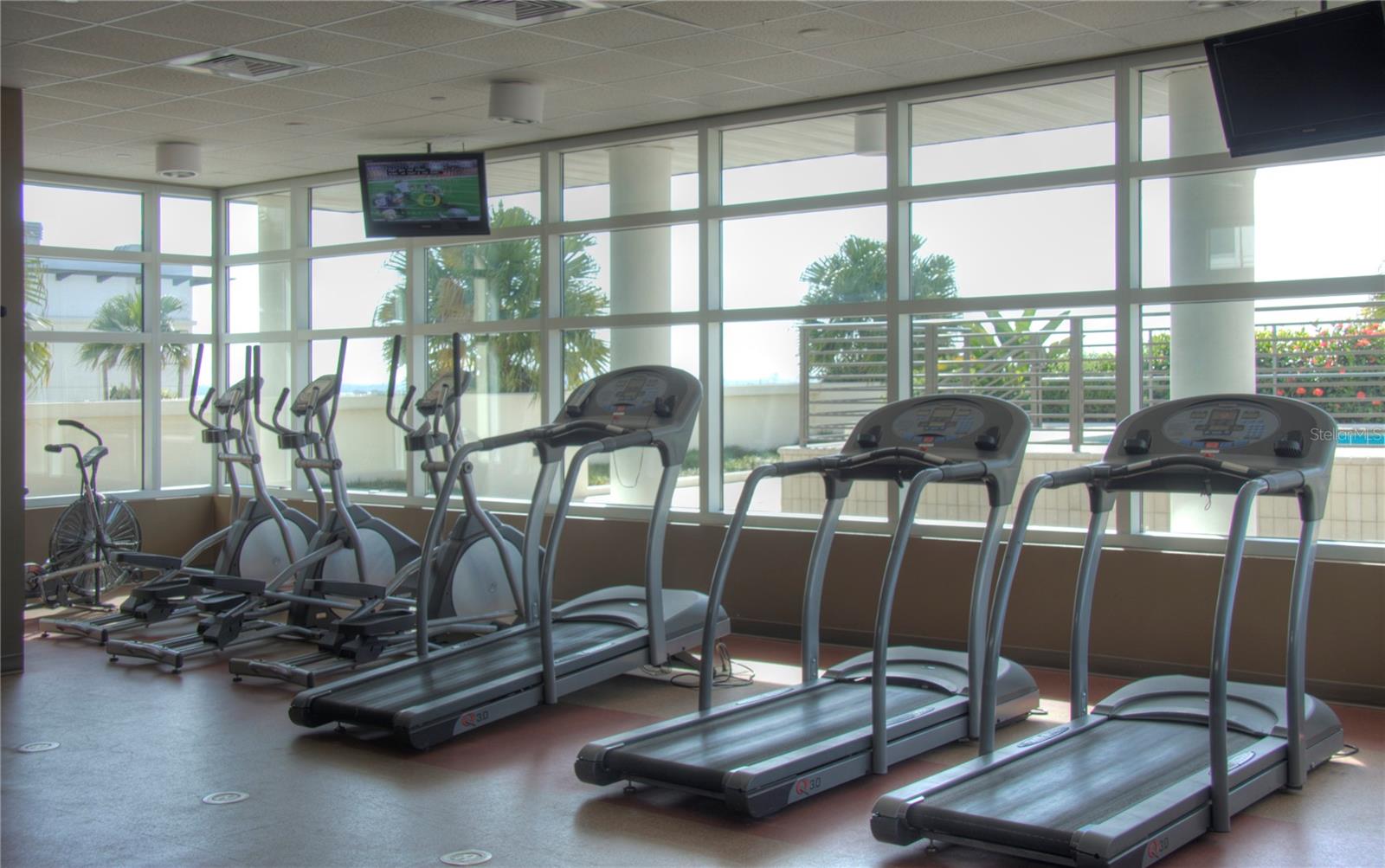 GRAND CENTRAL AT KENNEDY RESID - Residential Lease