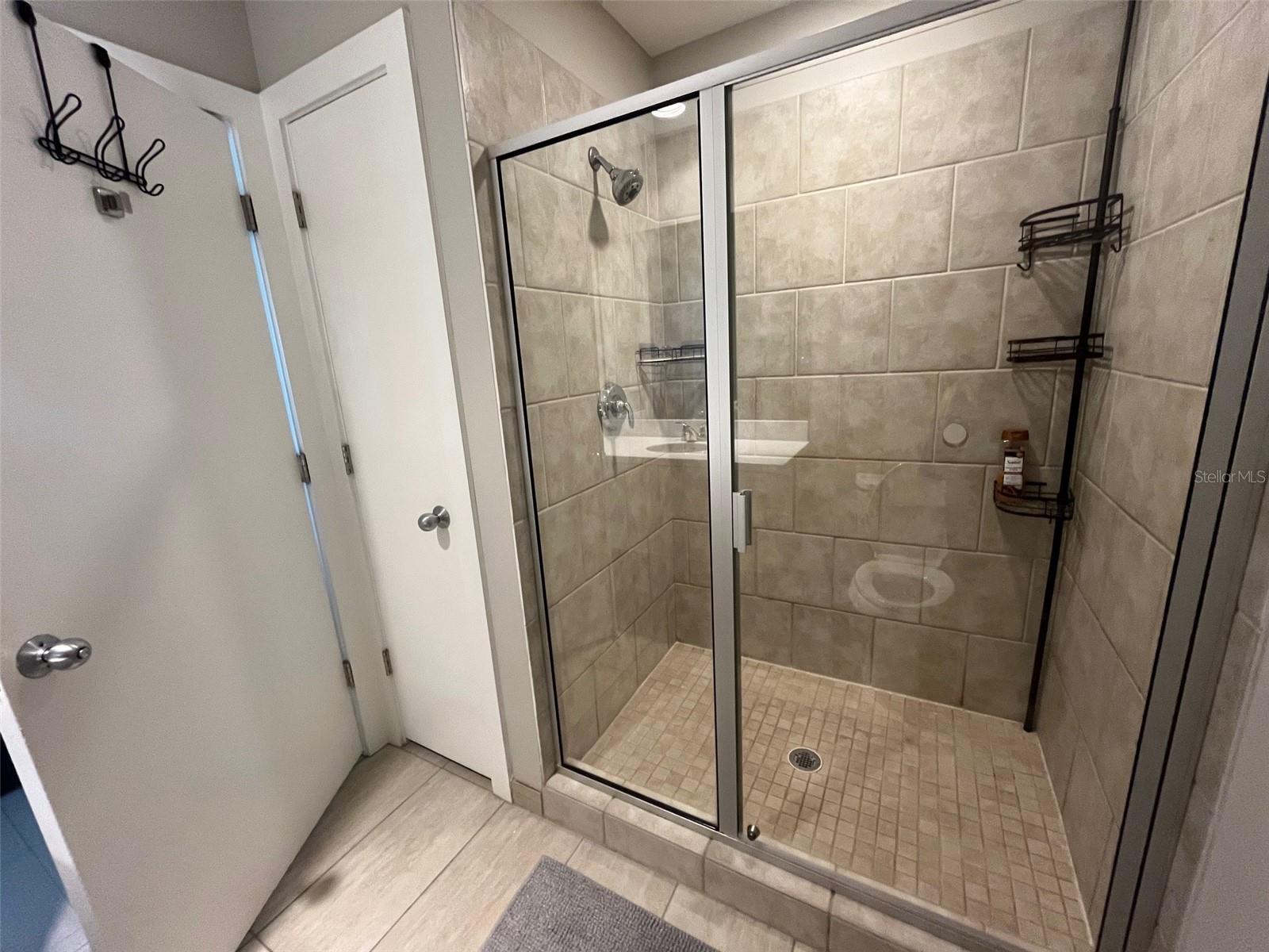 GRAND CENTRAL AT KENNEDY RESID - Residential Lease