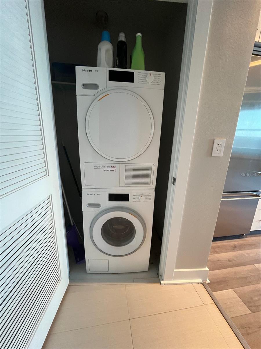 GRAND CENTRAL AT KENNEDY RESID - Residential Lease