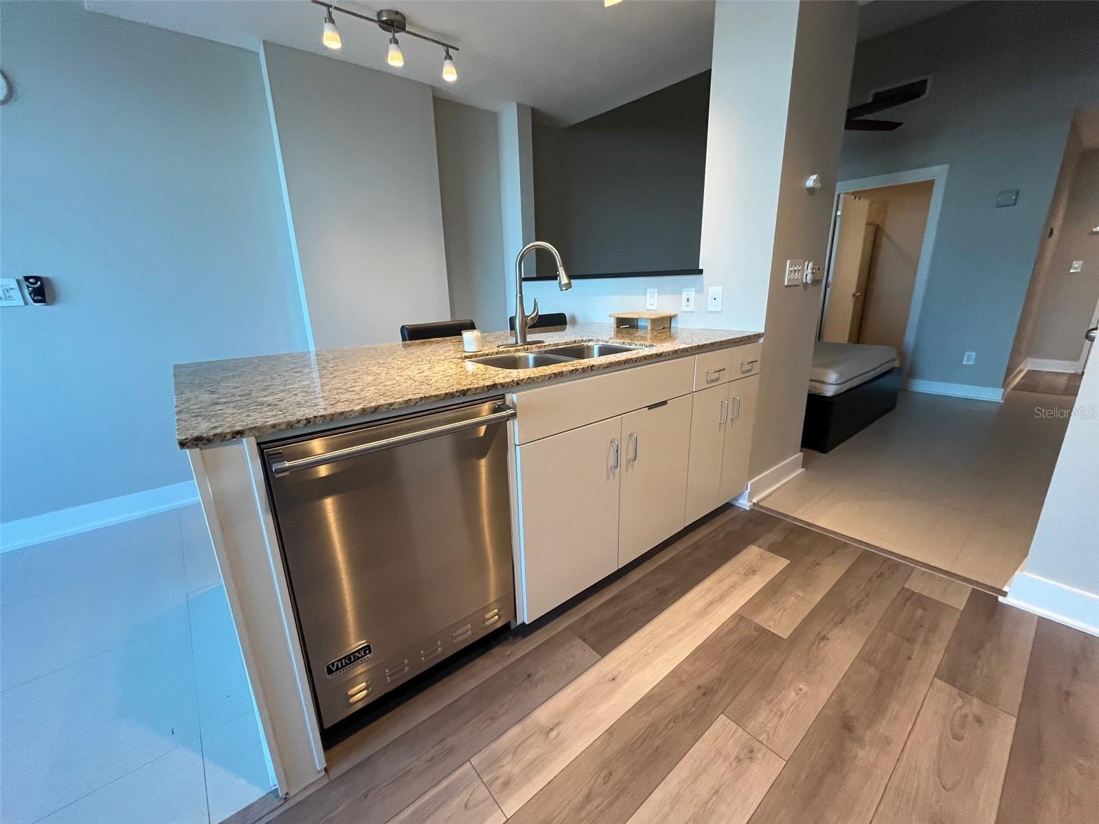 GRAND CENTRAL AT KENNEDY RESID - Residential Lease