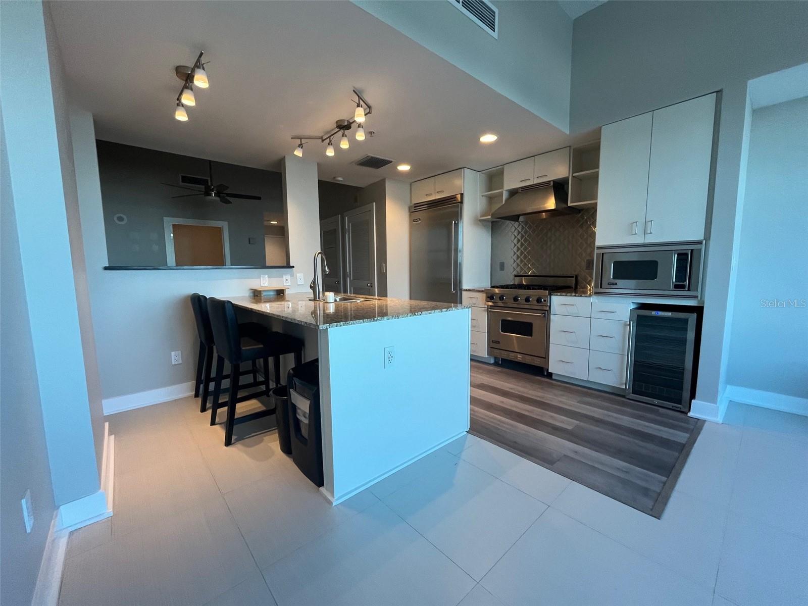 GRAND CENTRAL AT KENNEDY RESID - Residential Lease