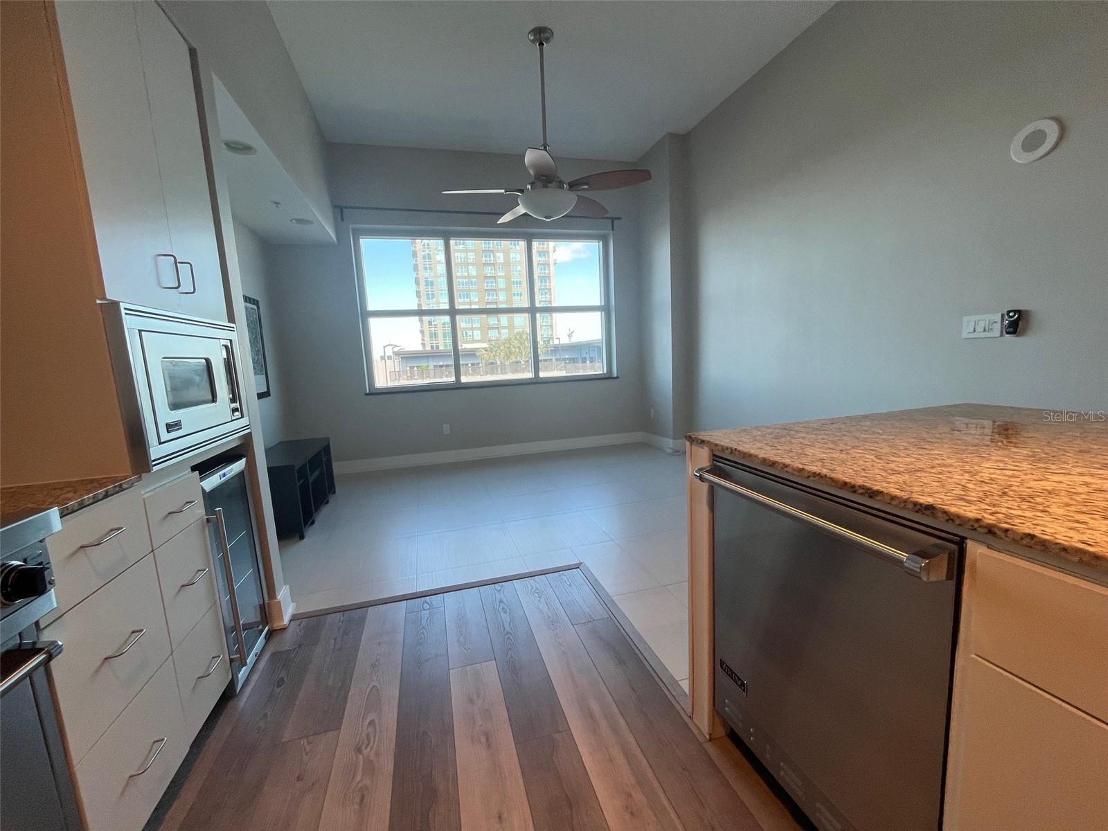 GRAND CENTRAL AT KENNEDY RESID - Residential Lease