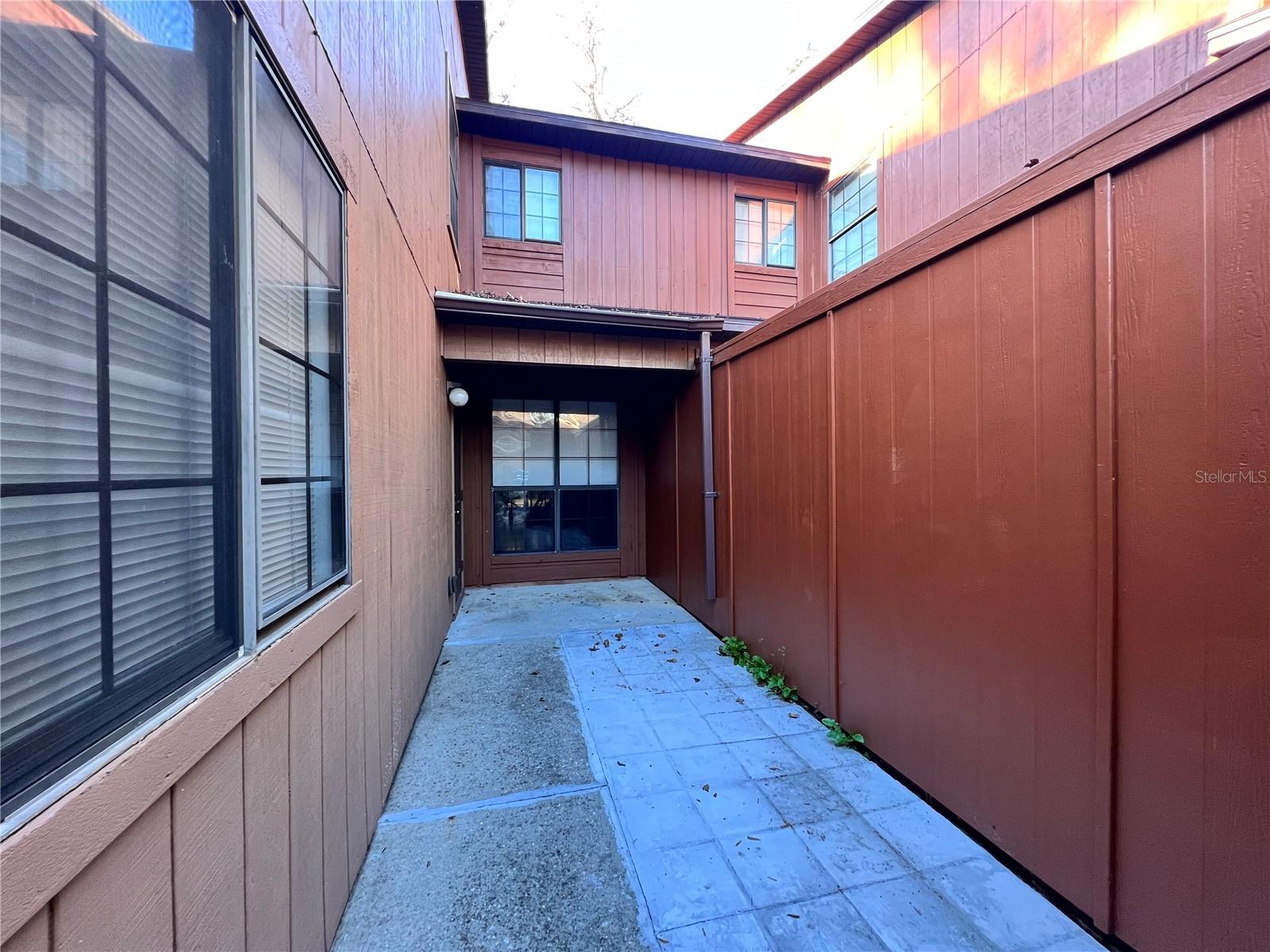 5830 SW 9TH PLACE