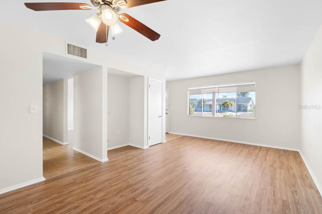 DEL WEBBS SUN CITY FLORIDA UN - Residential