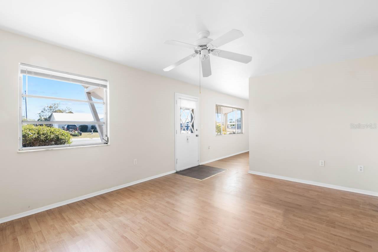 DEL WEBBS SUN CITY FLORIDA UN - Residential