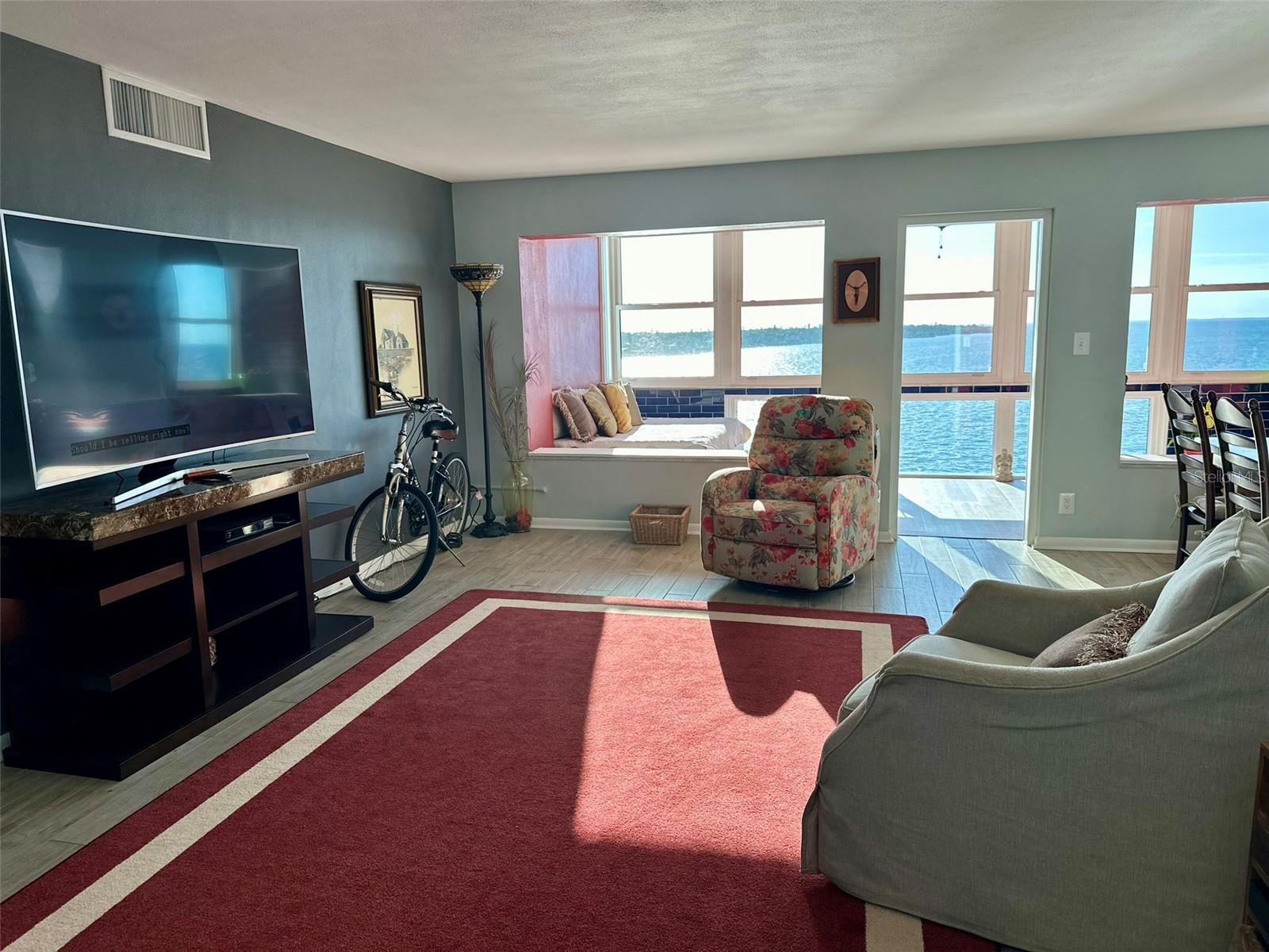 7200 SUNSHINE SKYWAY LANE S 7E