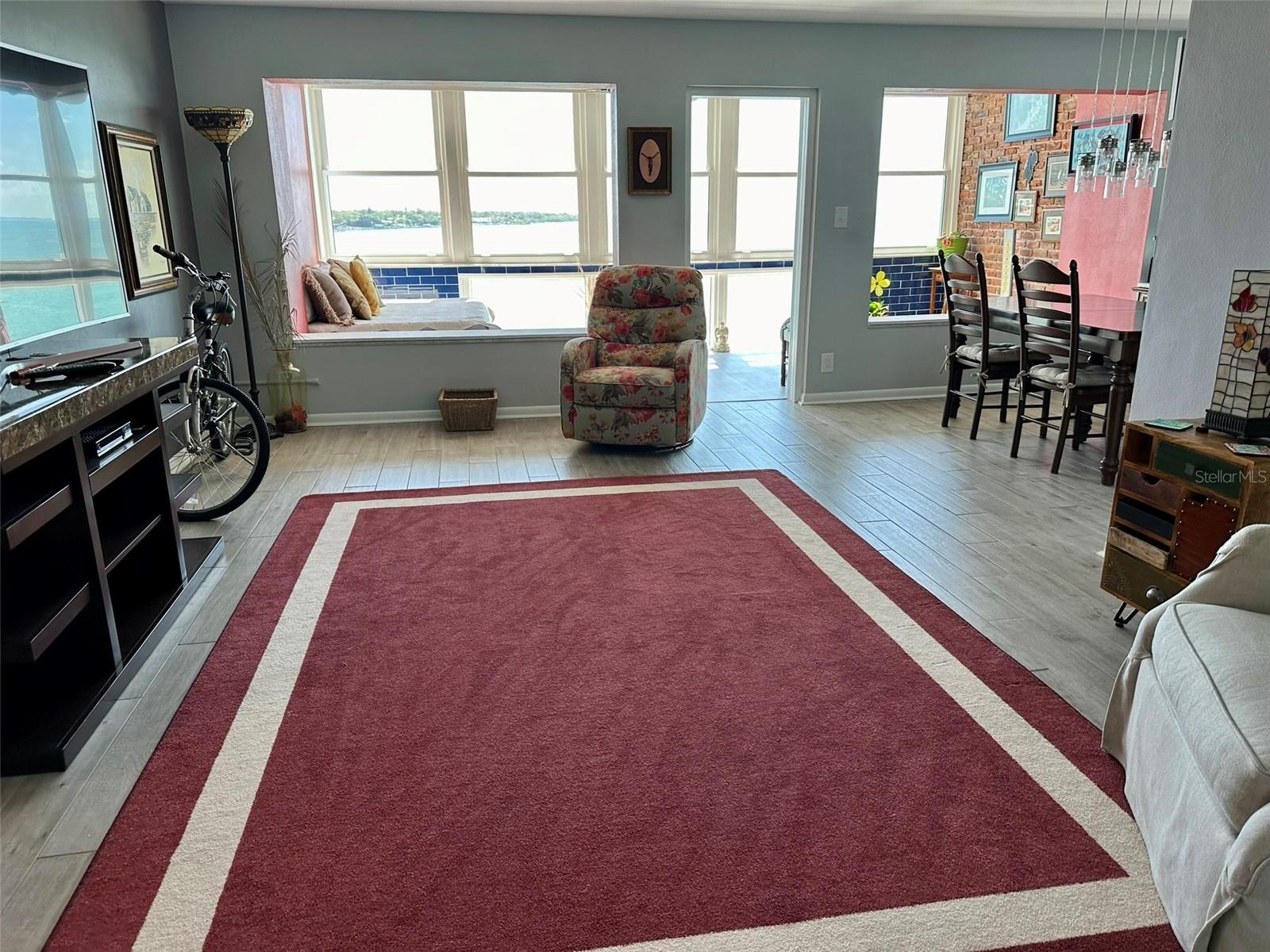 7200 SUNSHINE SKYWAY LANE S 7E