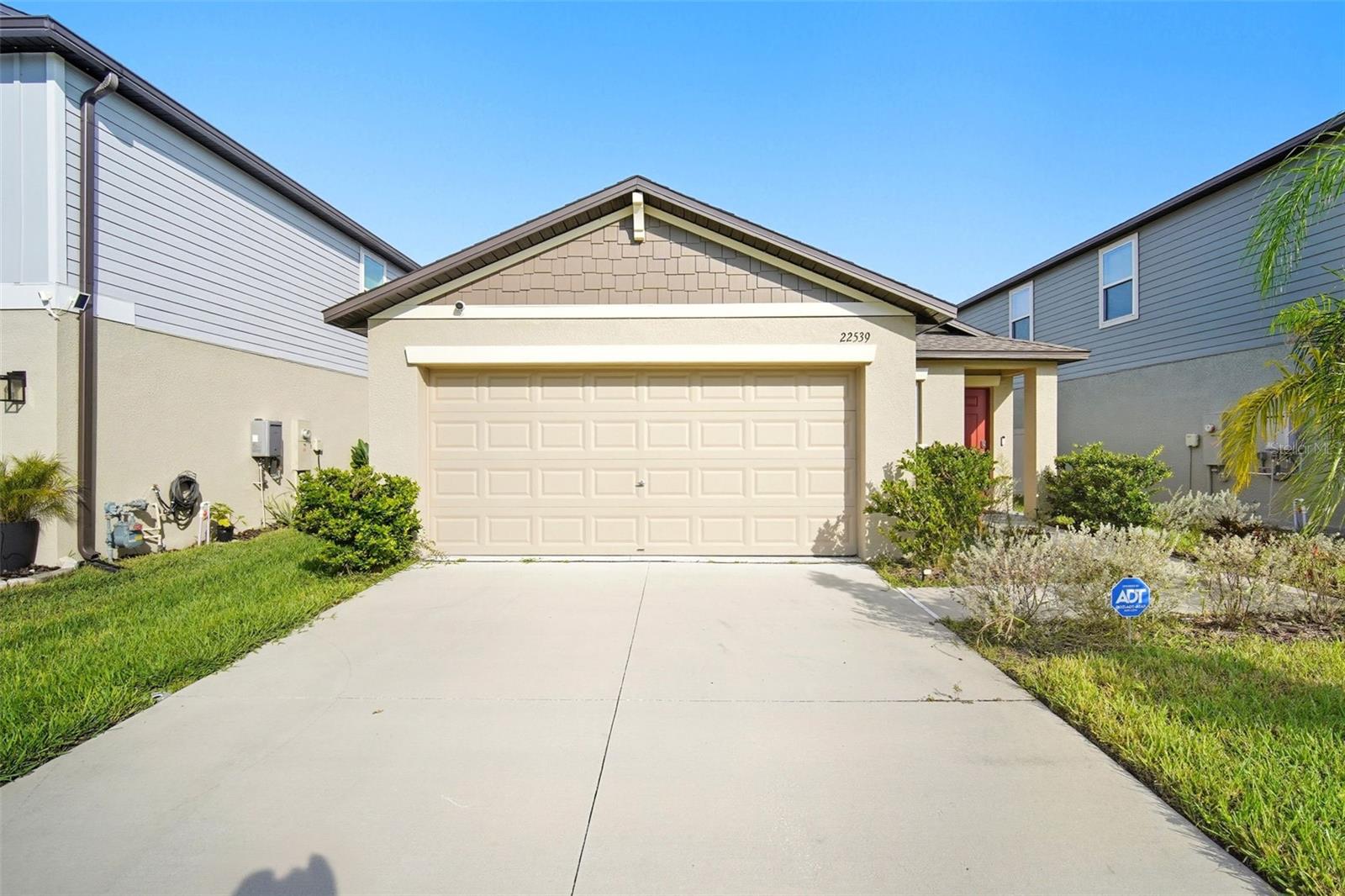 Built in 2023, "Like New" model home FULLY FURNISHED with 1 year minimum lease in beautiful Connerton. This 3 bedrooms home offers Living/dinning room/ kitchen "open floor plan", vaulted ceilings, large master bedroom with walk in closet, inside utility room with W/D included, fenced backyard and security/ camera system. Brand new Clubhouse just few steps away will soon be finished. Excellent family environment community, with absolutely everything (schools, shopping plazas, restaurants, golf and easy access to interstate roads system).
Property is also available unfurnished.