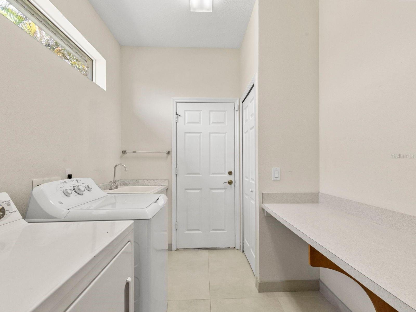 INDIGO RIDGE AT UNIVERSITY PLACE - Residential
