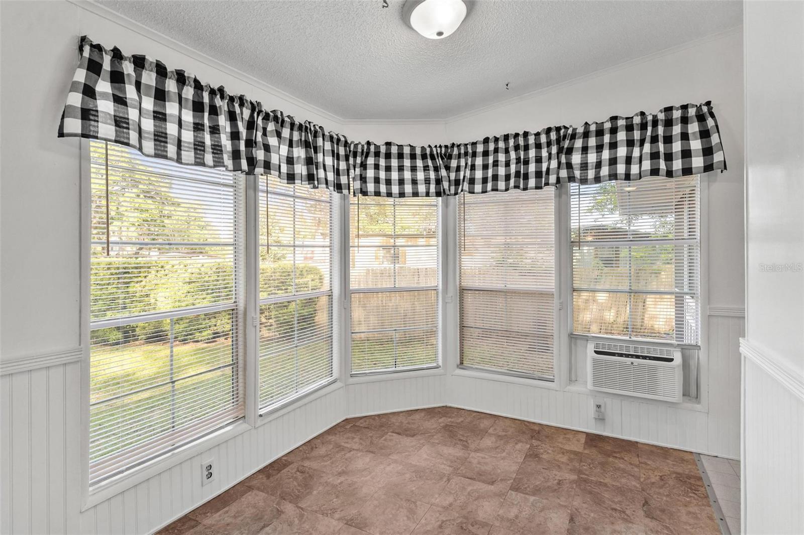 PARADISE ISLAND - Residential