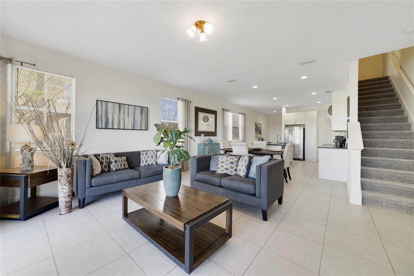 470 LAKE SHORE PARKWAY