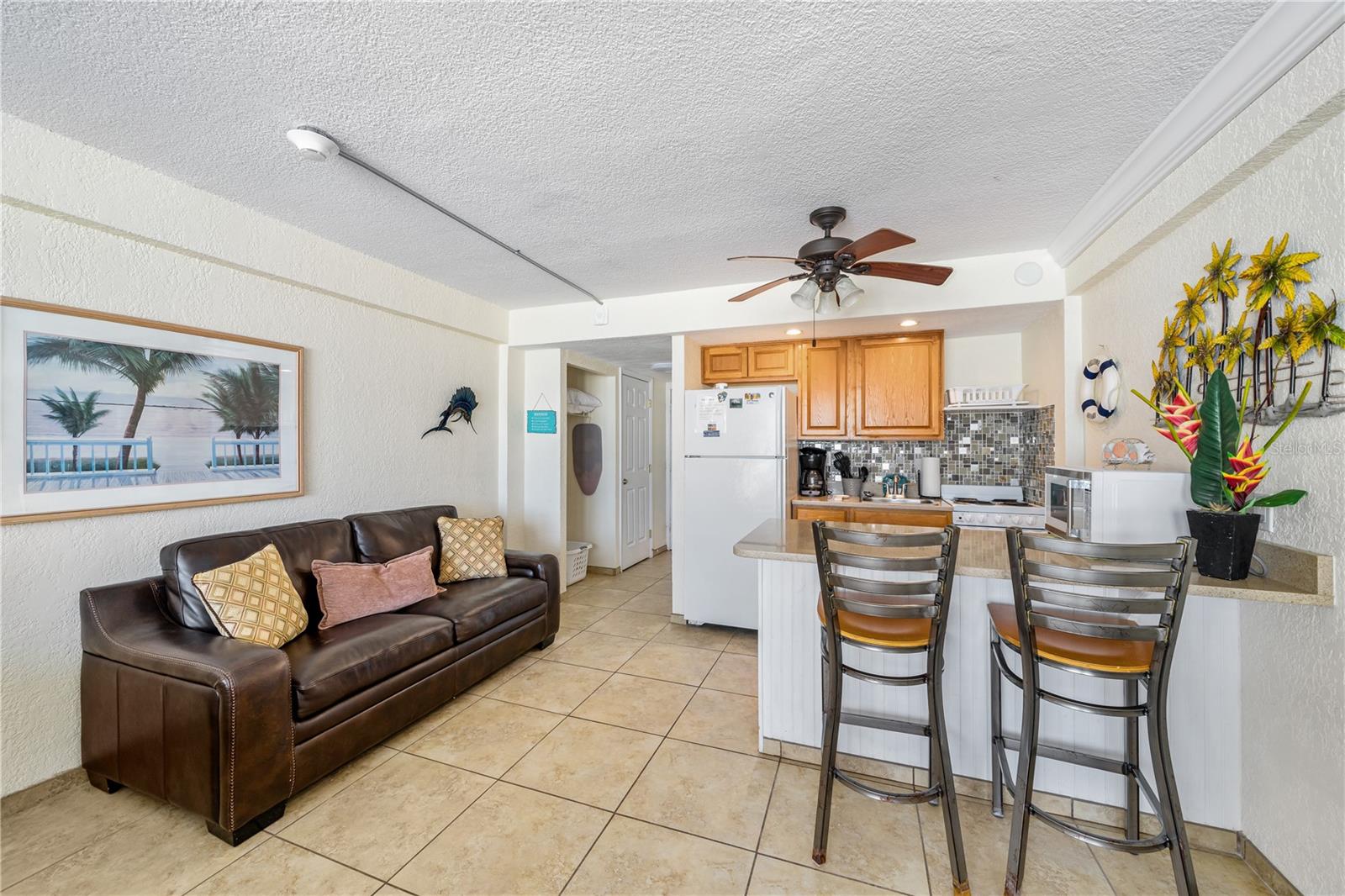 HAWAIIAN INN LC - Residential