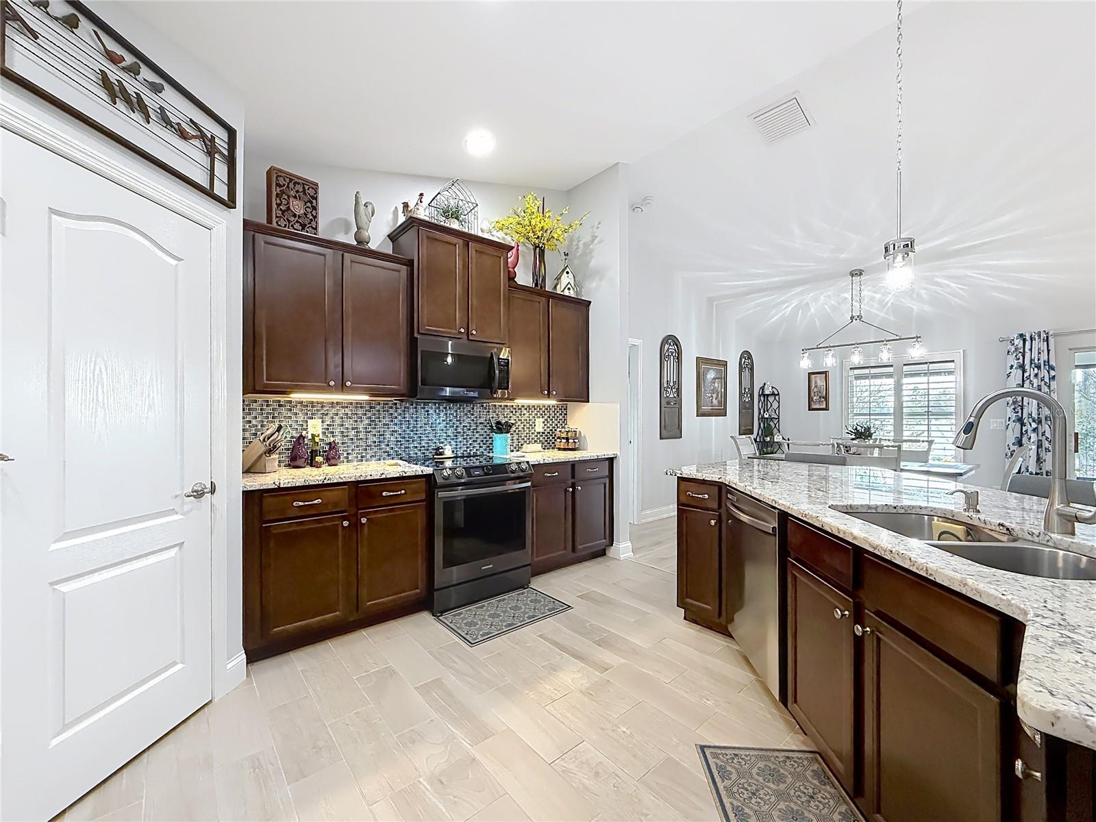 MEADOW GLENN UN #1 - Residential