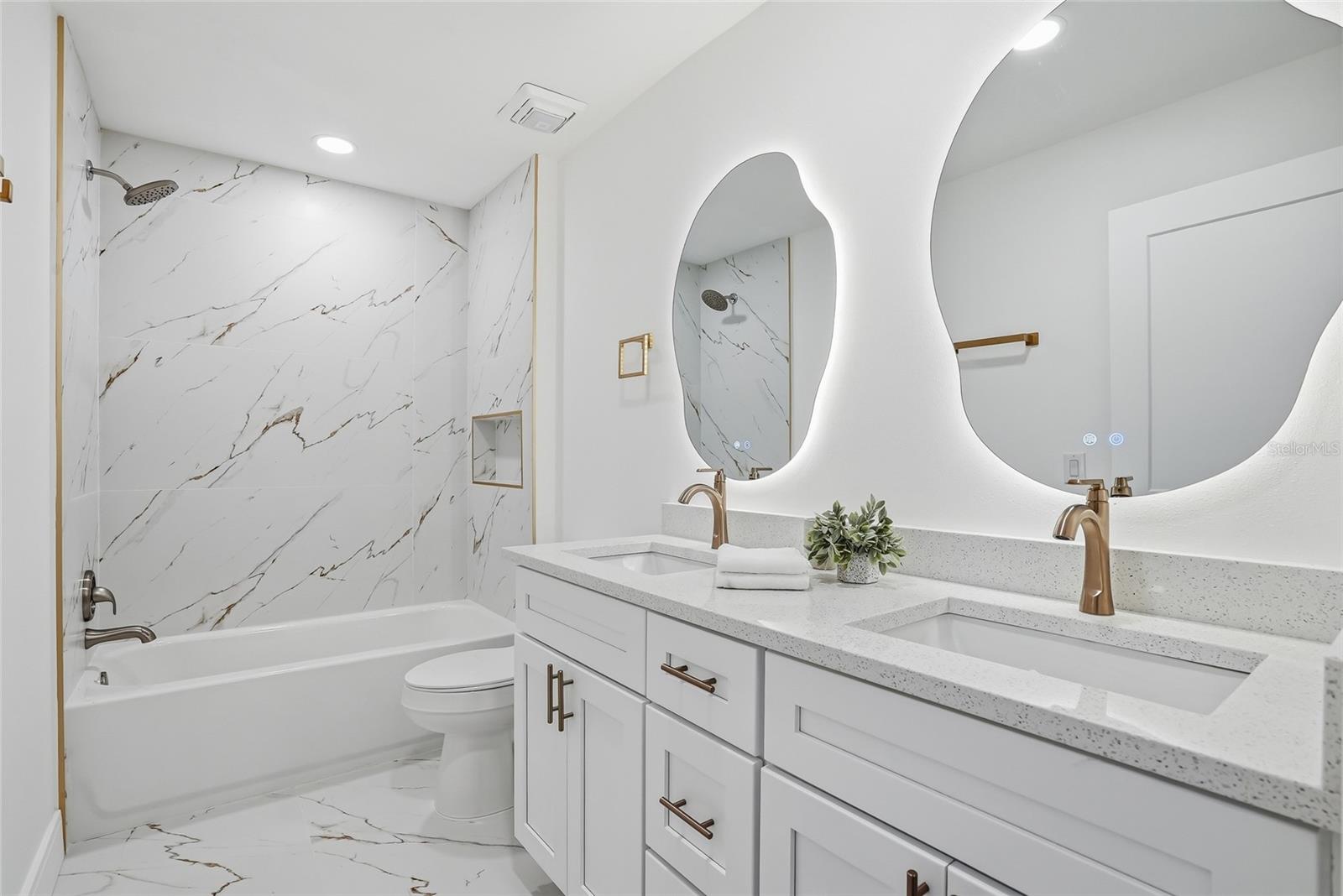 OAKWOOD RAVINE - Residential