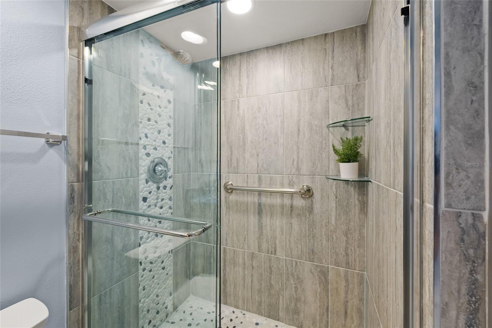 WHISPERING SANDS SEC 3 - Residential