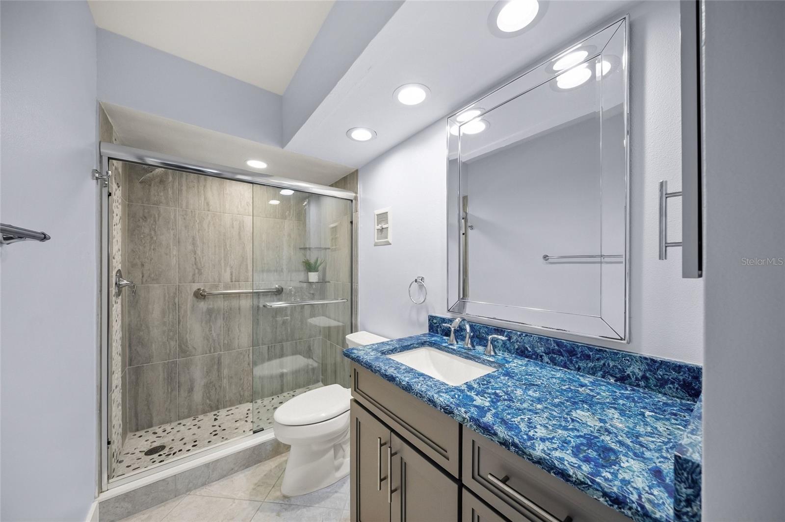 WHISPERING SANDS SEC 3 - Residential