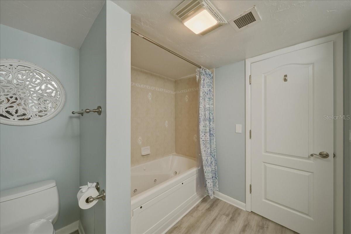 VENICE SANDS - Residential