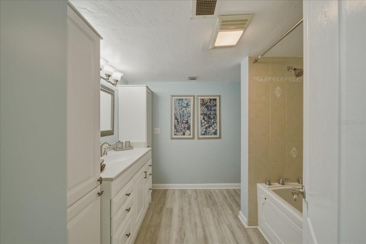 VENICE SANDS - Residential