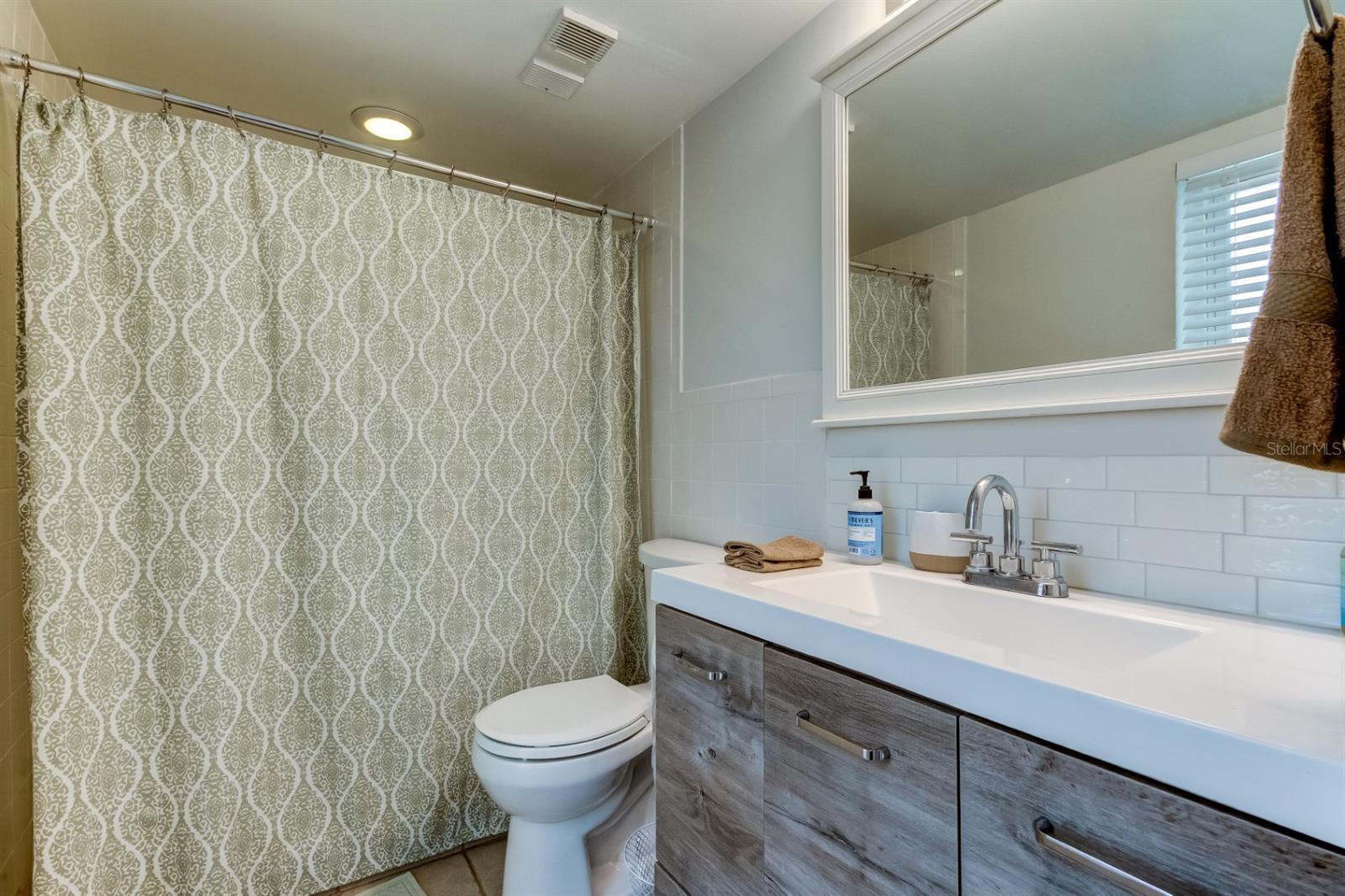 LAKE TARPON SAIL & TENNIS CLUB - Residential Lease