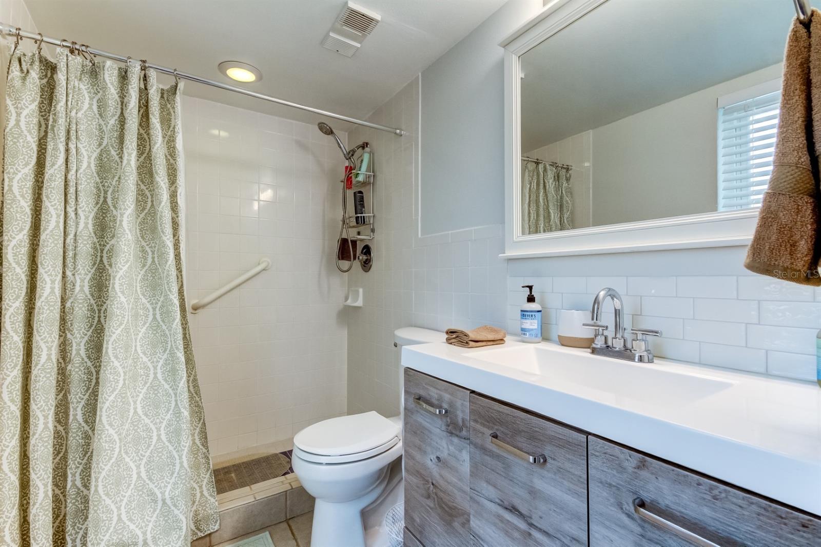 LAKE TARPON SAIL & TENNIS CLUB - Residential Lease