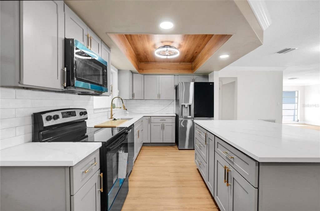 Photo of 1395 Burnt Oak Street, Tarpon Springs, FL 34689 (MLS # W7879161)