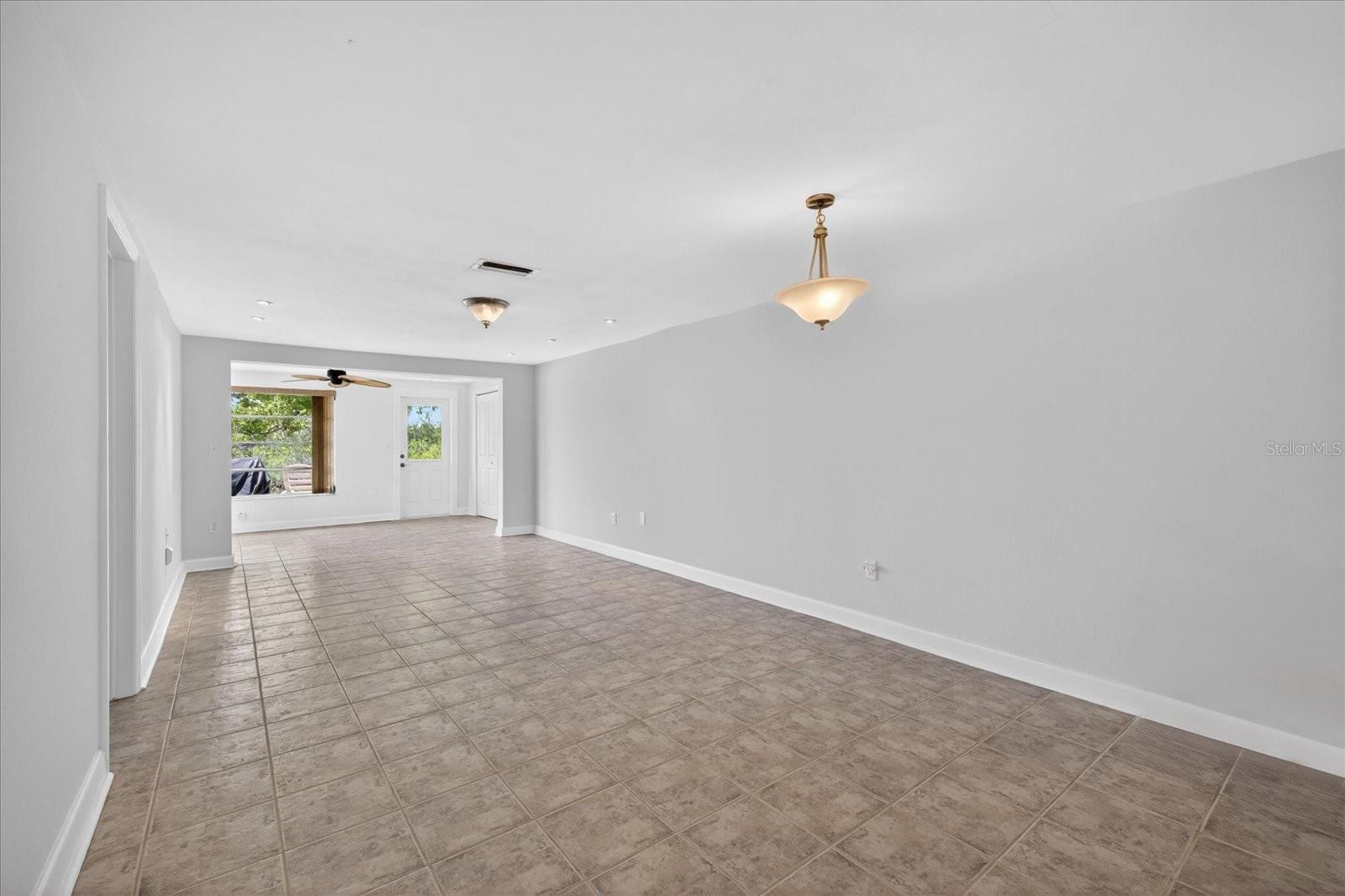 GARDENS BEACON SQUARE CONDO 4A - Residential