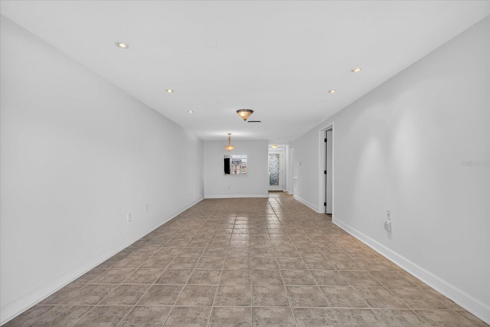 GARDENS BEACON SQUARE CONDO 4A - Residential