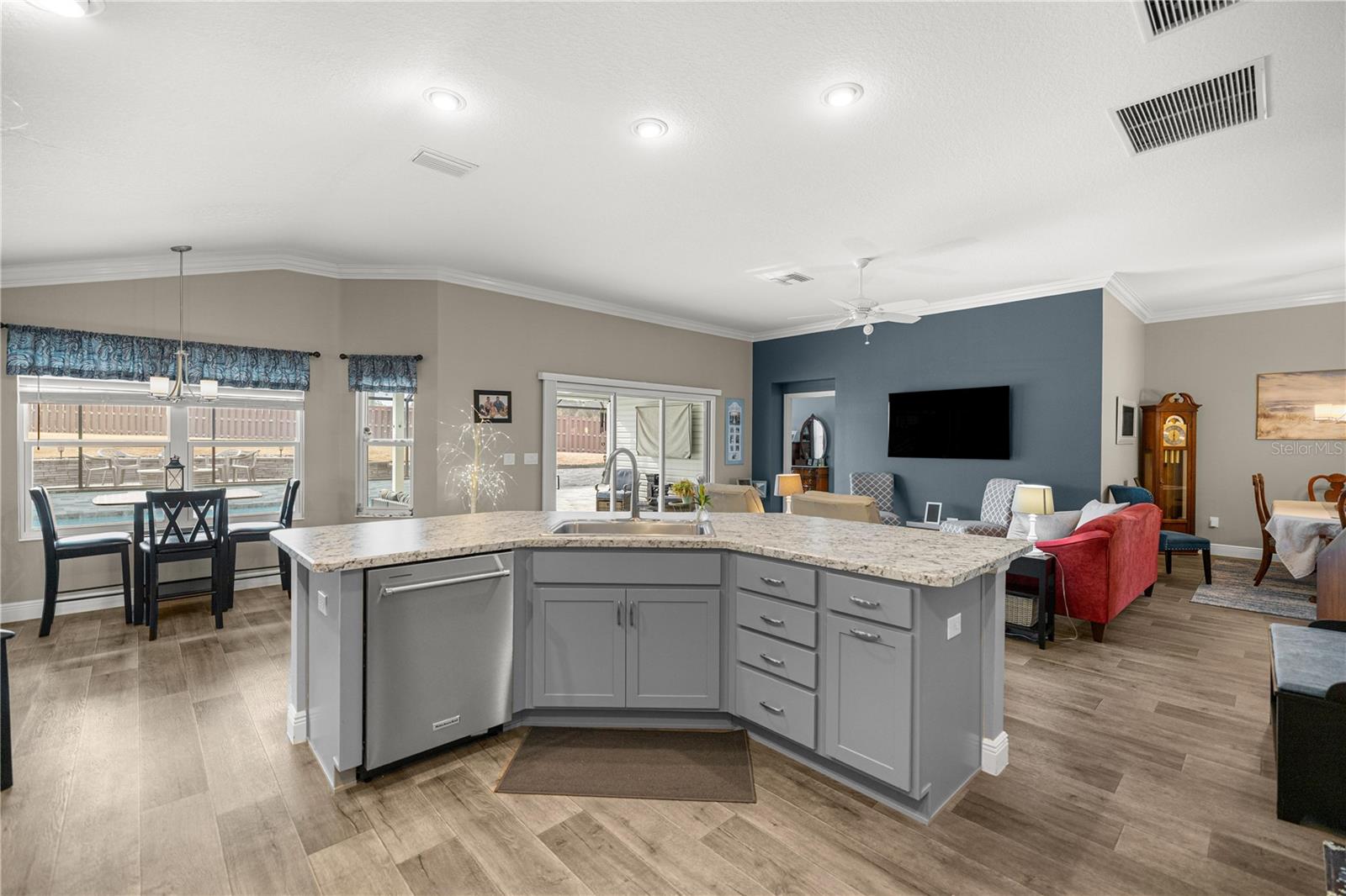 OXFORD OAKS PHASE 1 - Residential