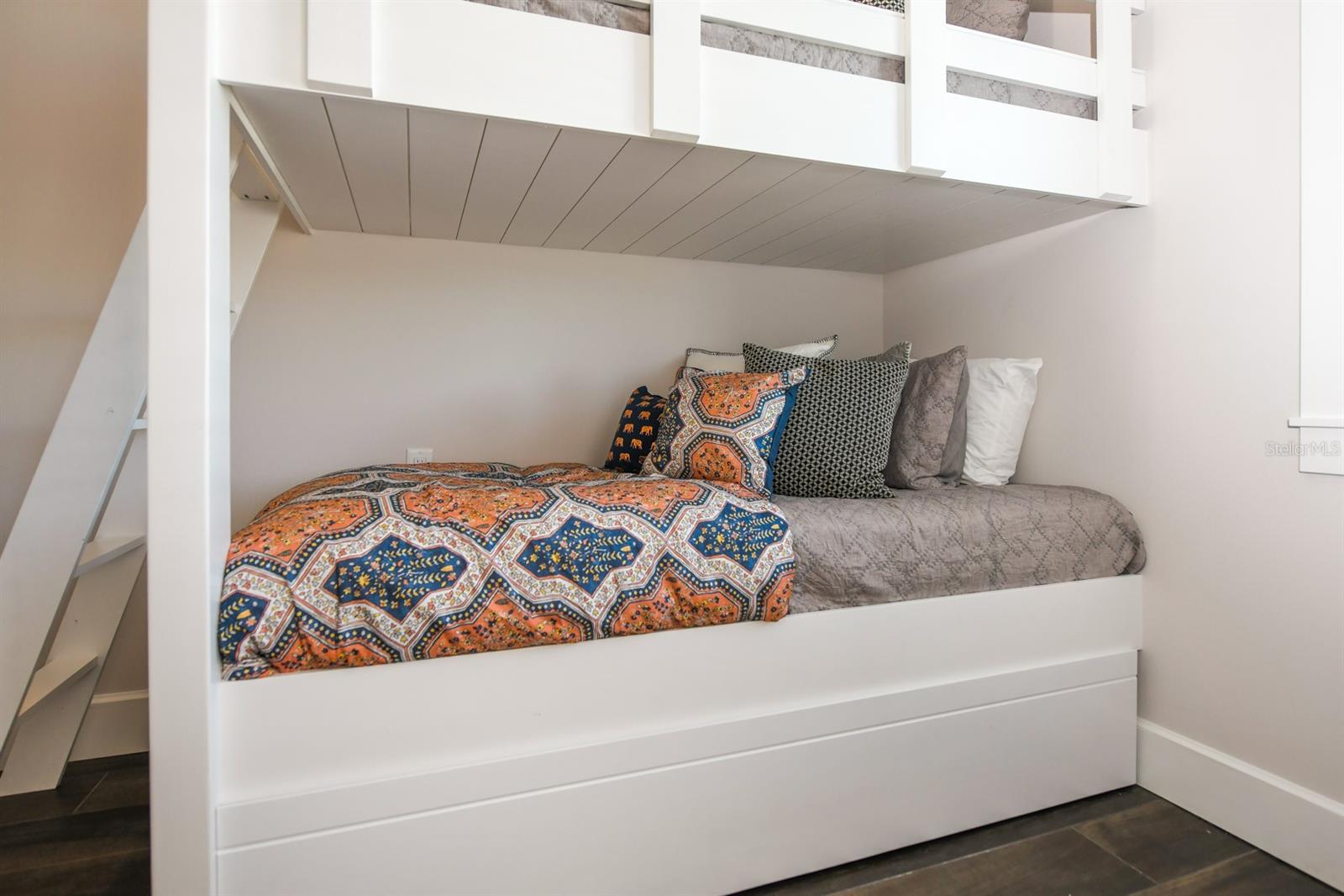 SAINT ARMANDS DIV JOHN RINGLING ESTATES - Residential