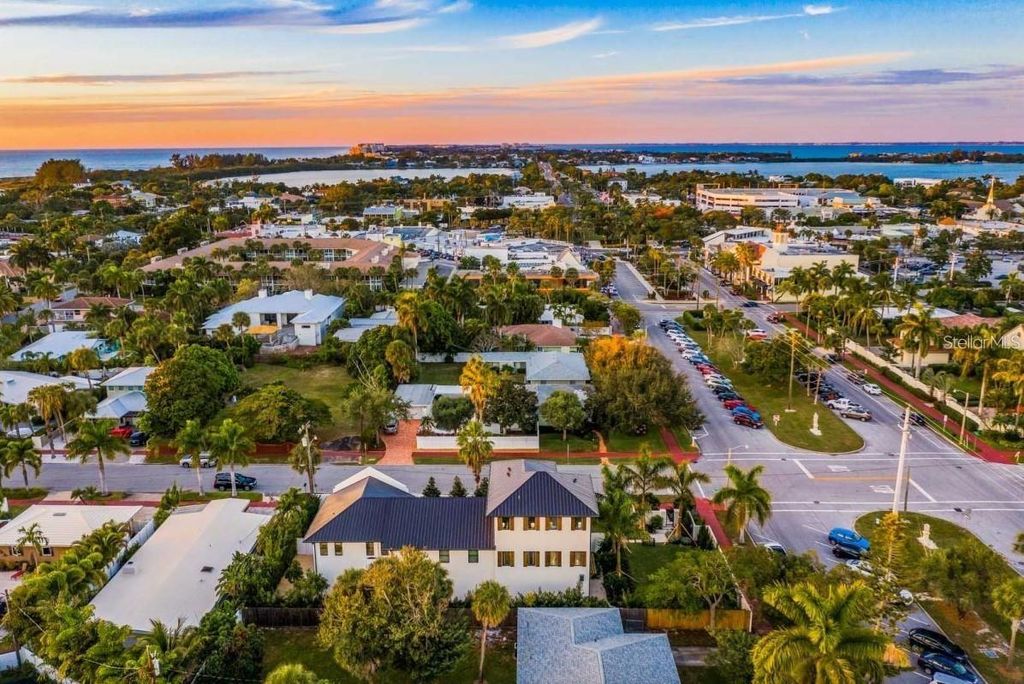 Photo of 340 Jackson Drive, Sarasota, FL 34236 (MLS # A4653979)