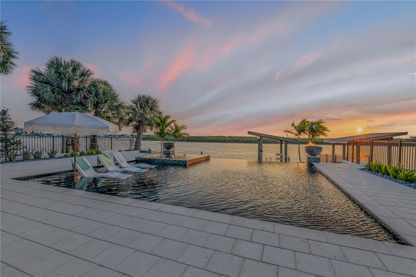 1194 N PENINSULA AVENUE