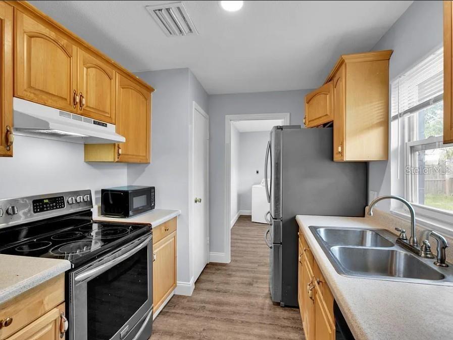 WOODLAND HILLS - Residential