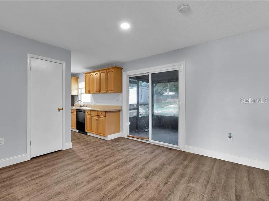 WOODLAND HILLS - Residential