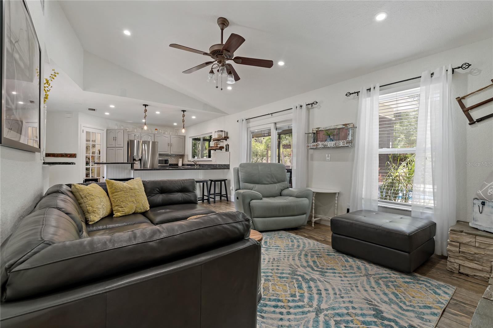 RUSTIC OAKS 1ST ADD - Residential Lease