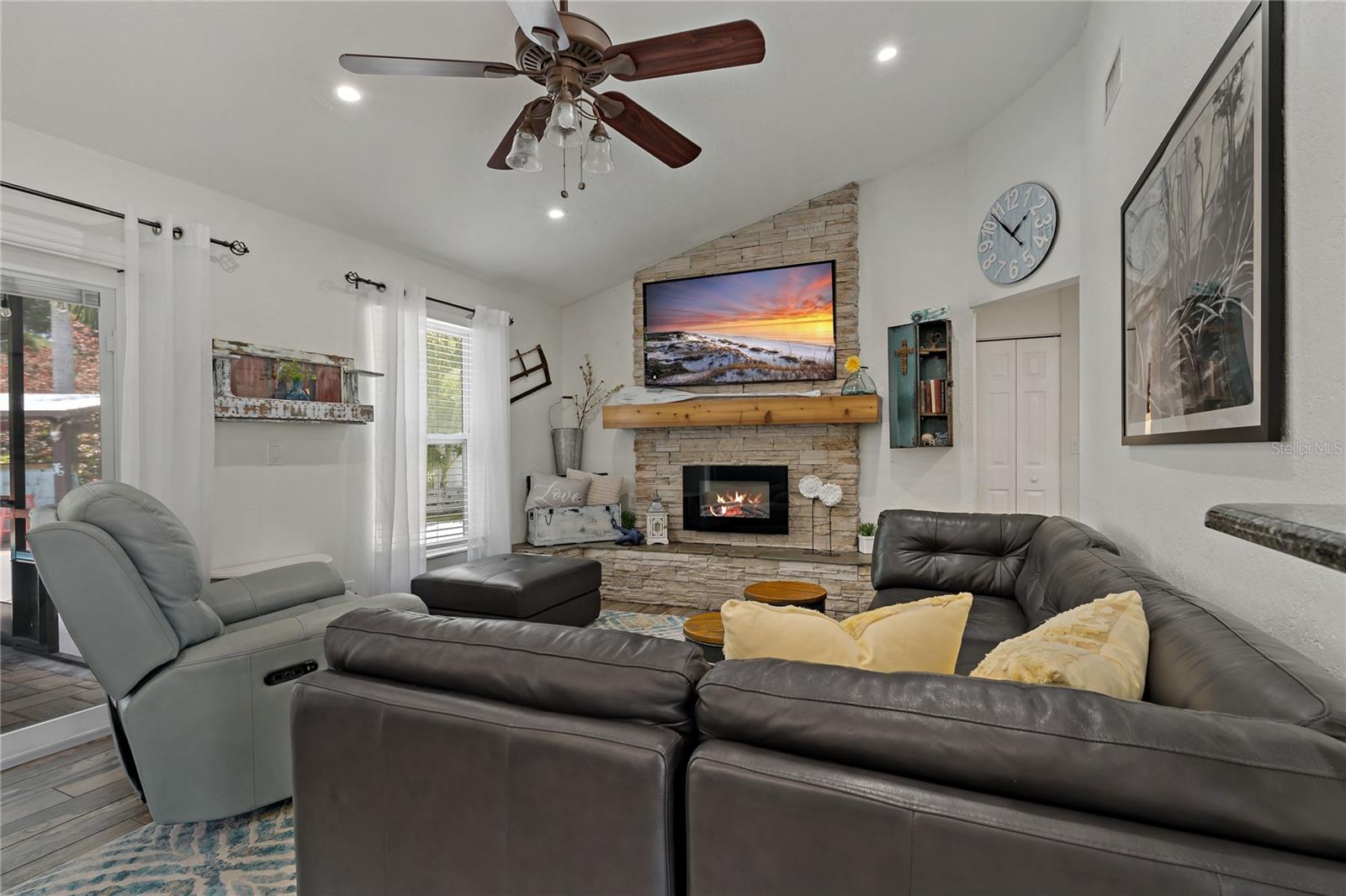 RUSTIC OAKS 1ST ADD - Residential Lease