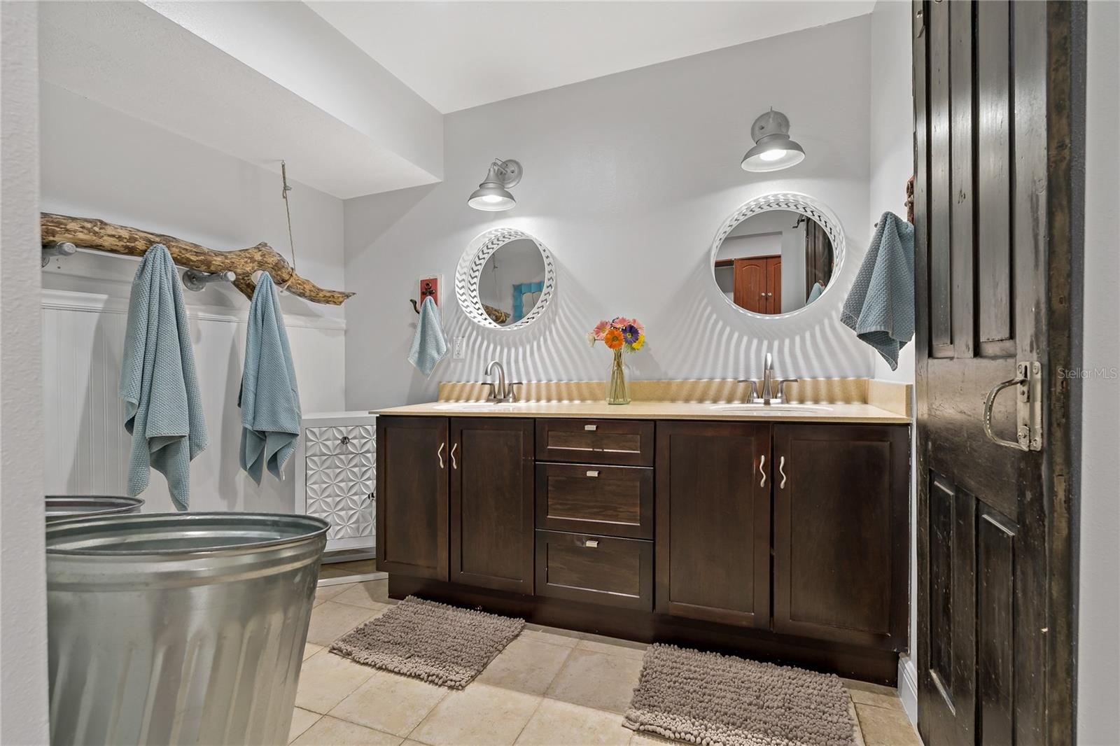 RUSTIC OAKS 1ST ADD - Residential Lease