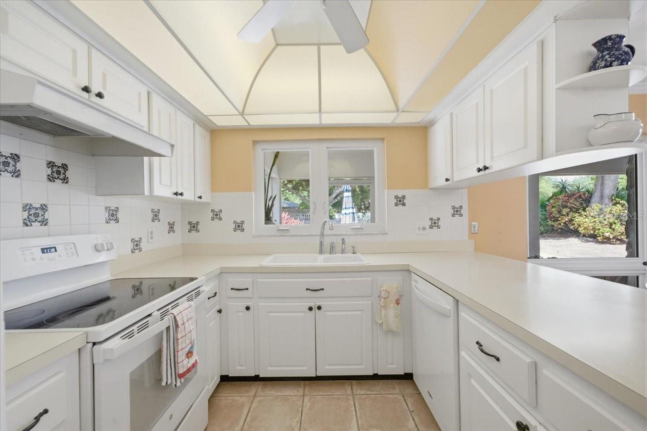 CARROLLWOOD VILLAGE SEC 1 - Residential