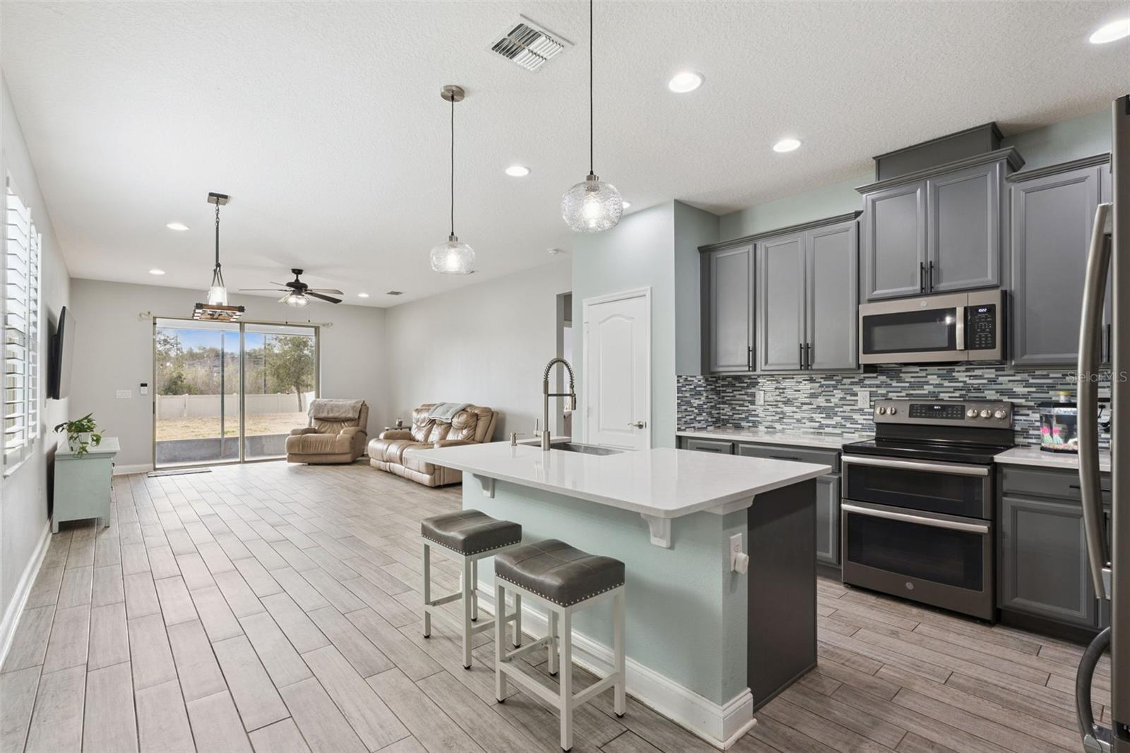 BAY MEADOW FARMS - Residential