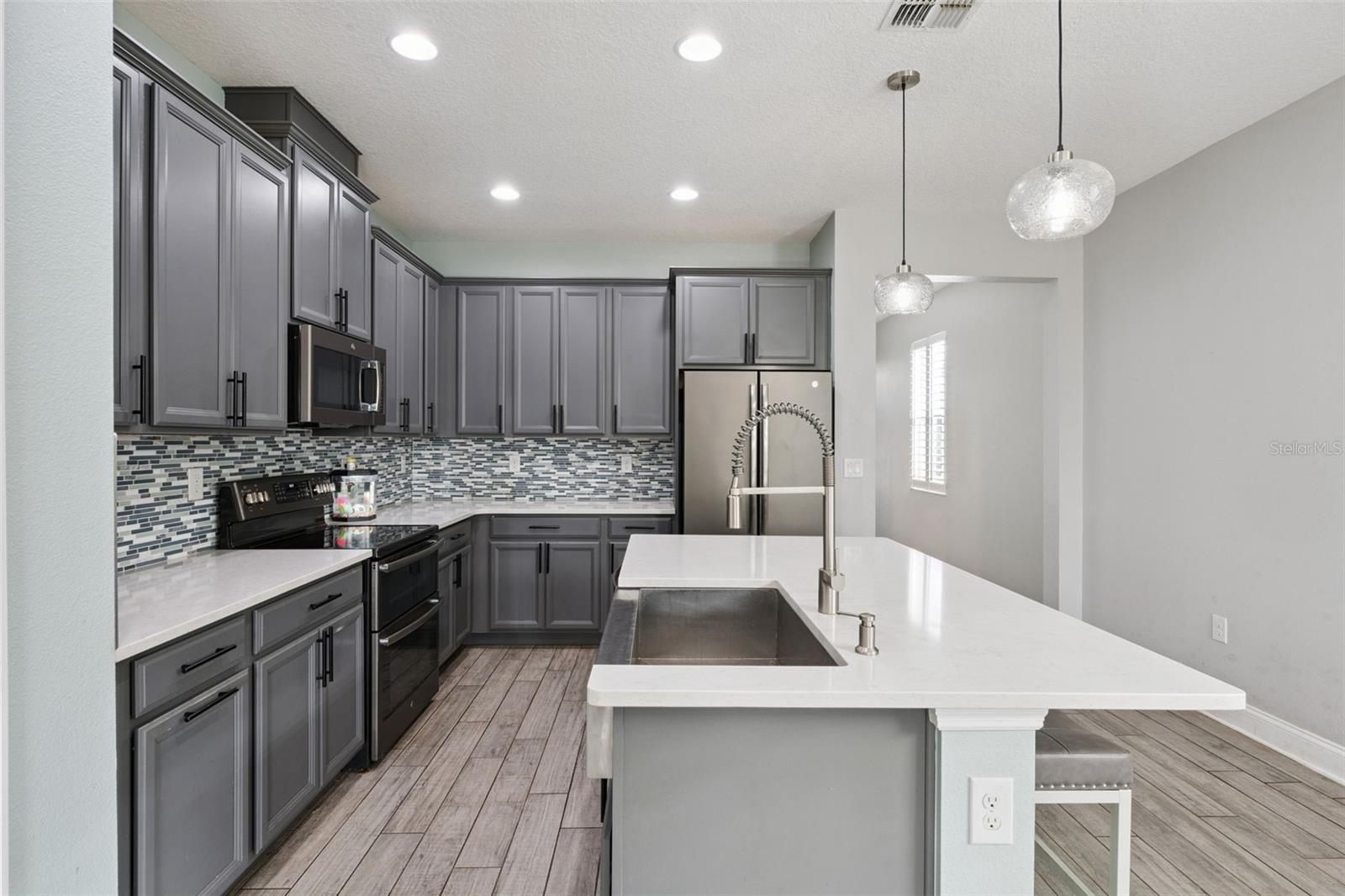 BAY MEADOW FARMS - Residential