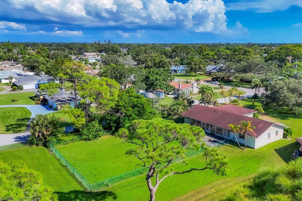 Photo of 4704 18th Avenue W, Bradenton, FL 34209 (MLS # A4665383)