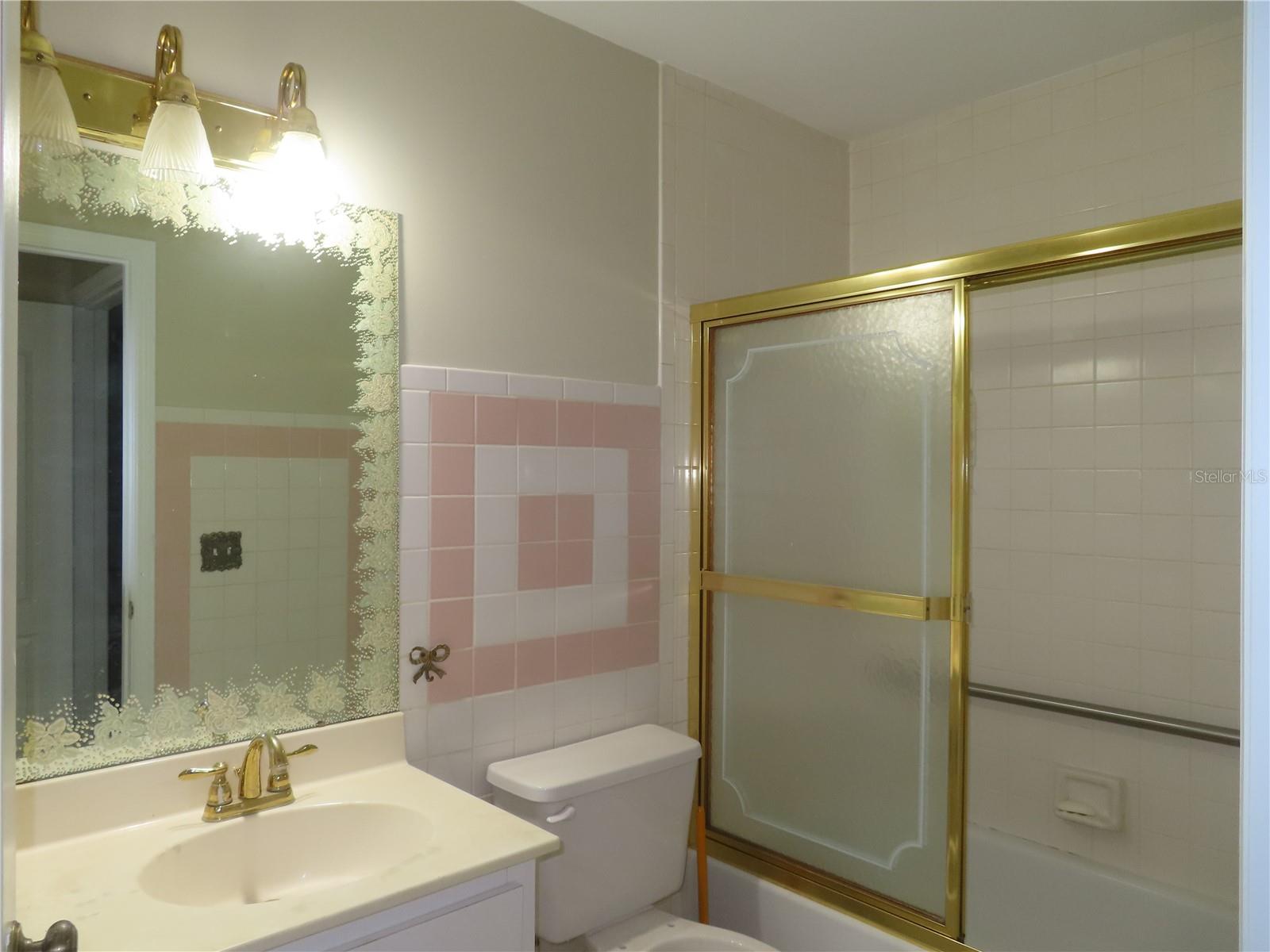 ON TOP OF THE WORLD - Residential