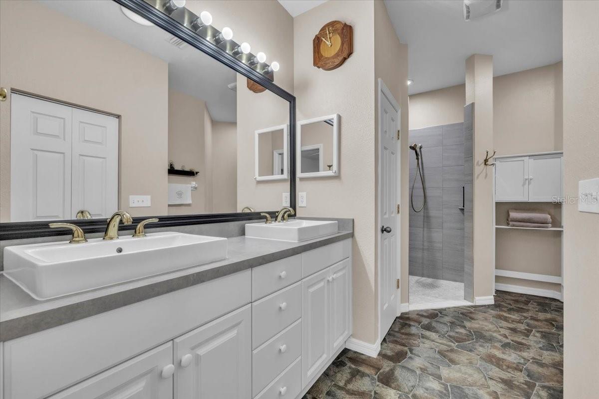 HERITAGE VILLAS AT HERITAGE OAK PARK - Residential